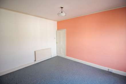Severn Road**2 Bedrooms**Super Location**Close to Amenities, Beach & Parks**, Image 3