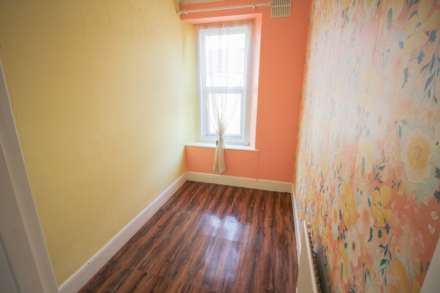 Severn Road**2 Bedrooms**Super Location**Close to Amenities, Beach & Parks**, Image 7