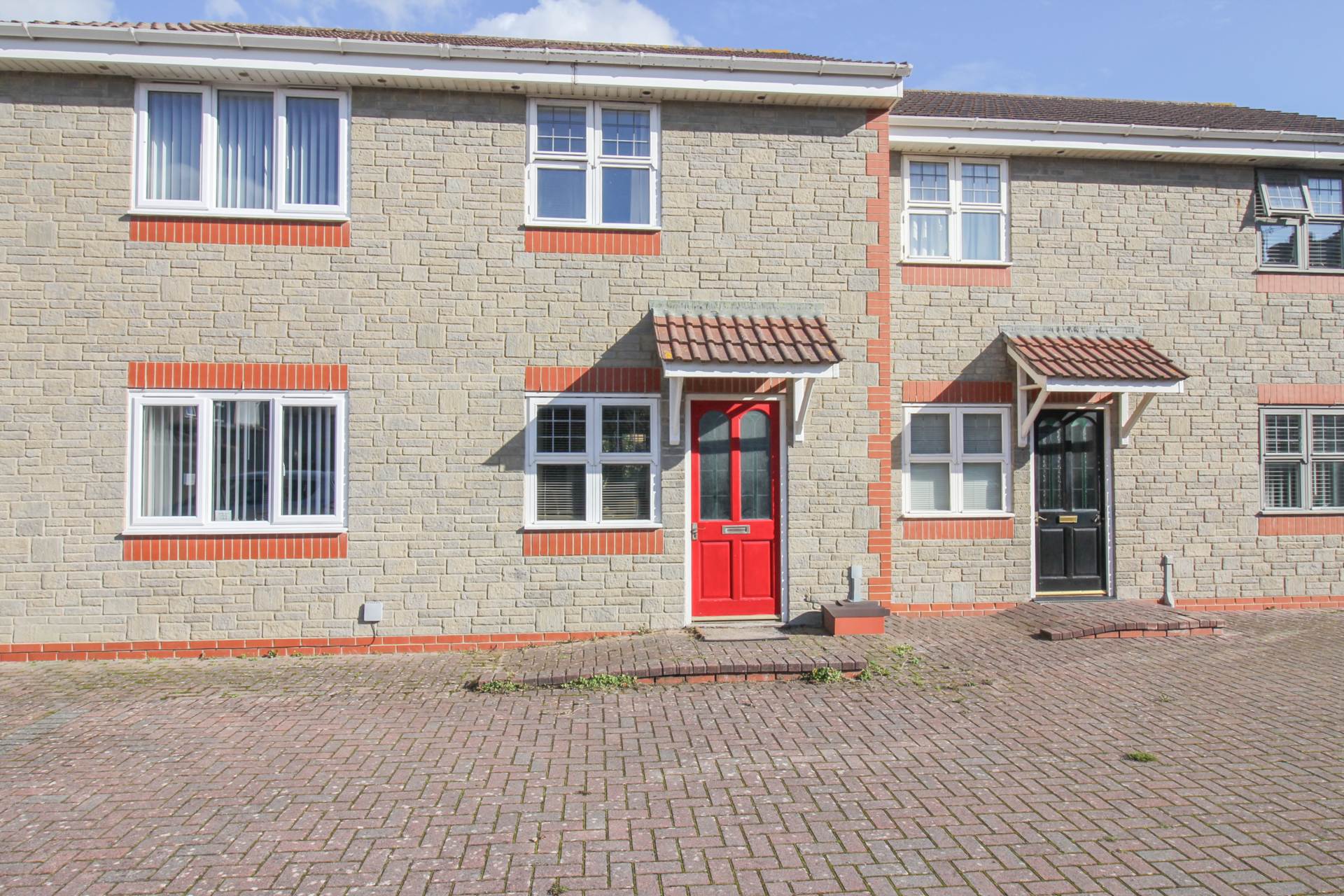 **Tebbutts Mews**two Bedrooms**Sunny Garden**Parking**close to Amenities**, Image 1