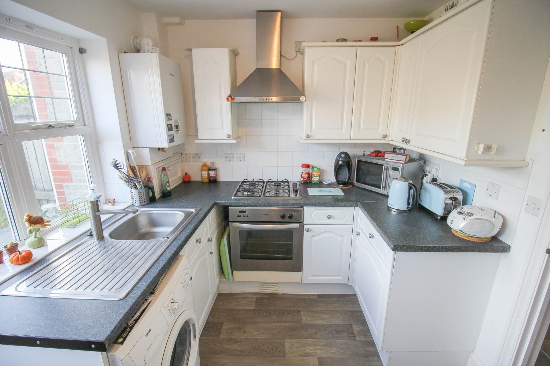 **Tebbutts Mews**two Bedrooms**Sunny Garden**Parking**close to Amenities**, Image 7