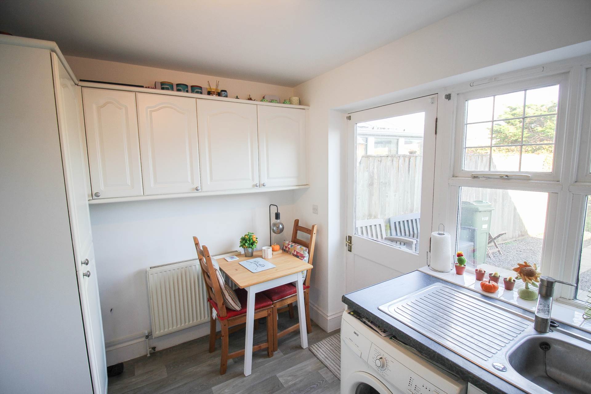 **Tebbutts Mews**two Bedrooms**Sunny Garden**Parking**close to Amenities**, Image 8