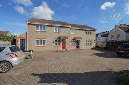 **Tebbutts Mews**two Bedrooms**Sunny Garden**Parking**close to Amenities**, Image 2