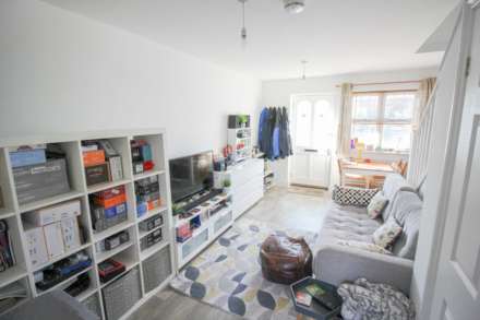 **Tebbutts Mews**two Bedrooms**Sunny Garden**Parking**close to Amenities**, Image 3