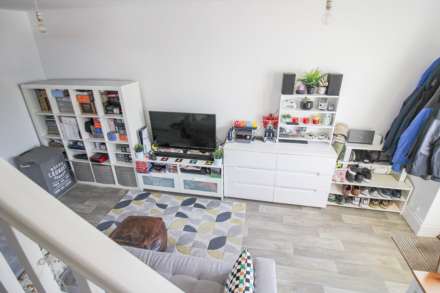 **Tebbutts Mews**two Bedrooms**Sunny Garden**Parking**close to Amenities**, Image 5