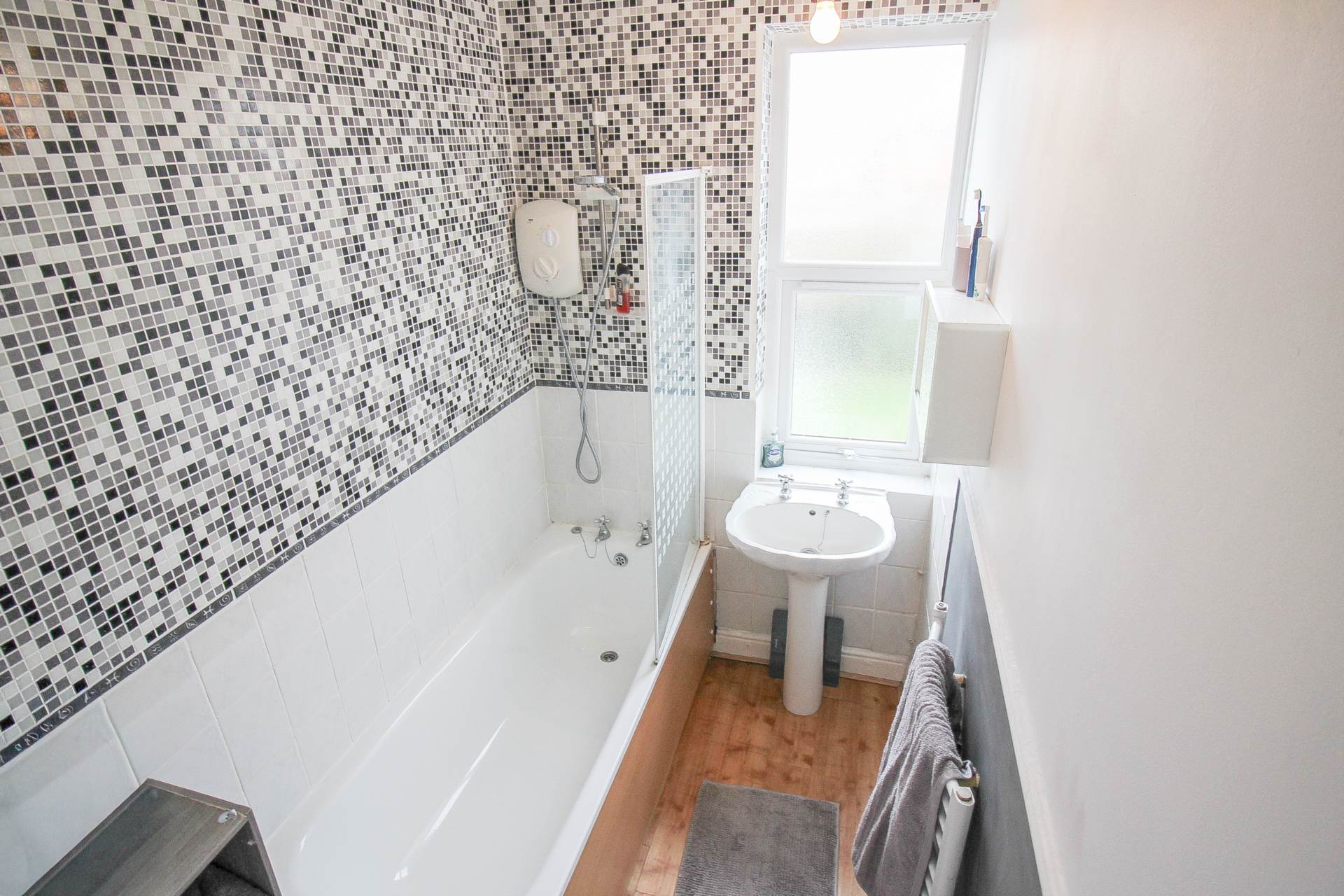 South Ward**Stunningly Presented**Two Double Bedrooms**Close to Beach & Town**, Image 12