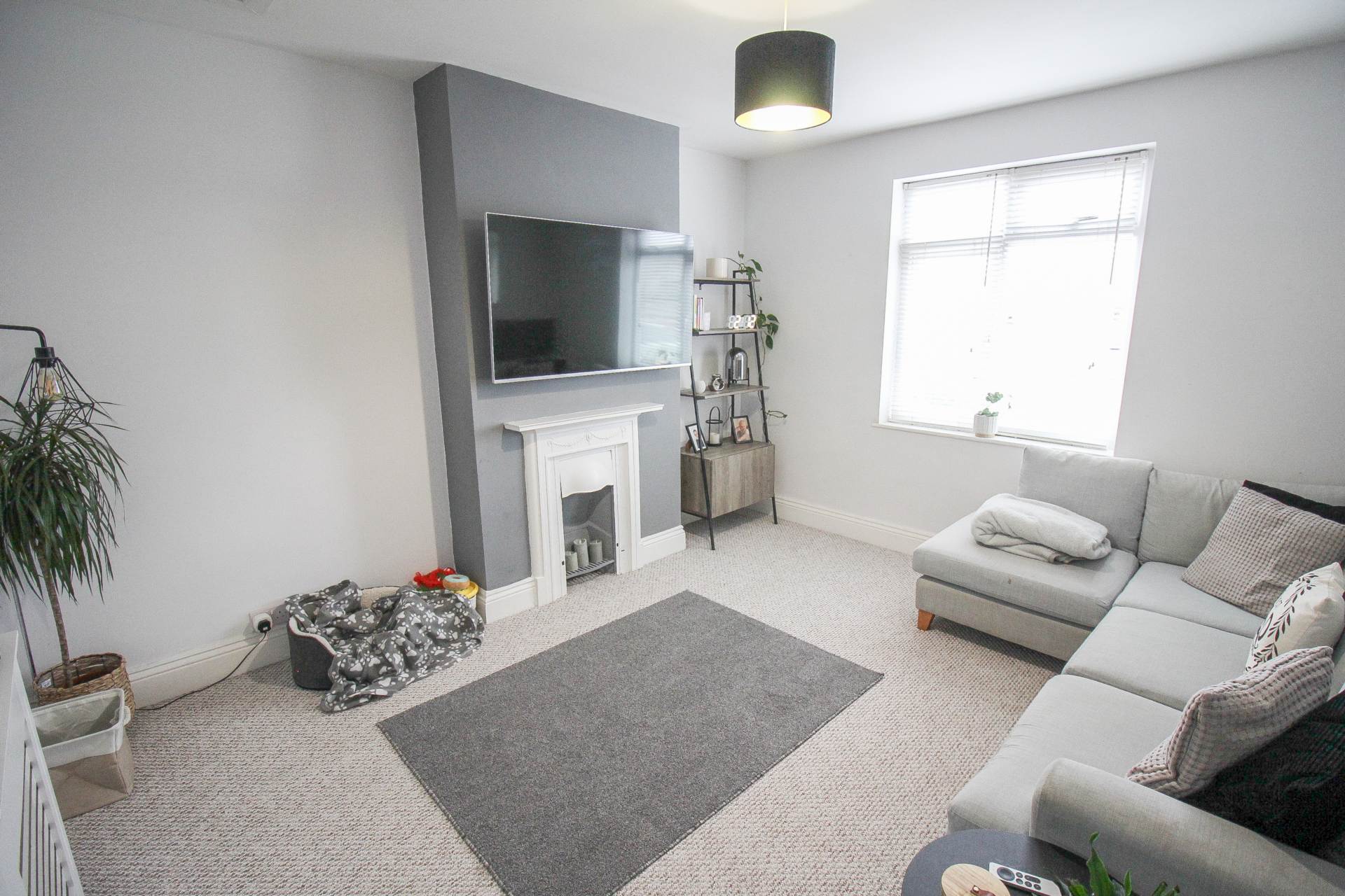 South Ward**Stunningly Presented**Two Double Bedrooms**Close to Beach & Town**, Image 2