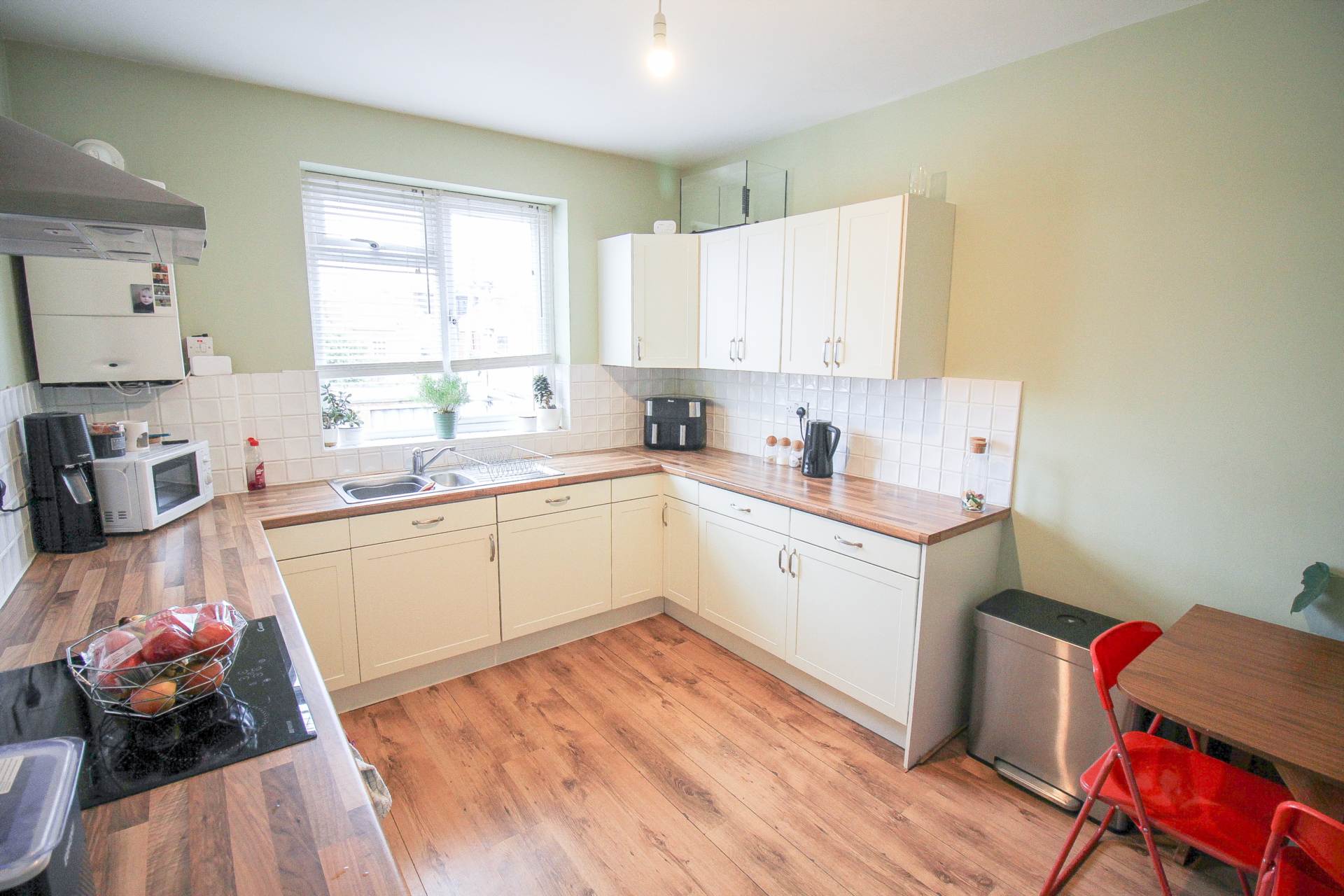 South Ward**Stunningly Presented**Two Double Bedrooms**Close to Beach & Town**, Image 4