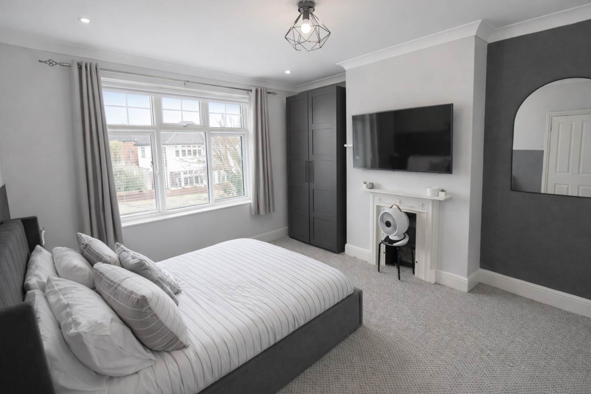 South Ward**Stunningly Presented**Two Double Bedrooms**Close to Beach & Town**, Image 7