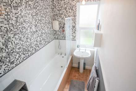 South Ward**Stunningly Presented**Two Double Bedrooms**Close to Beach & Town**, Image 12