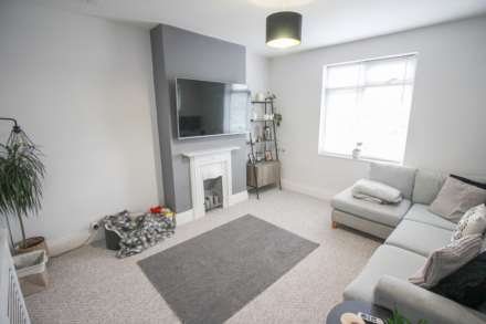 South Ward**Stunningly Presented**Two Double Bedrooms**Close to Beach & Town**, Image 2