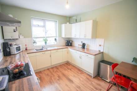 South Ward**Stunningly Presented**Two Double Bedrooms**Close to Beach & Town**, Image 4