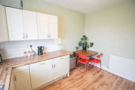 South Ward**Stunningly Presented**Two Double Bedrooms**Close to Beach & Town**, Image 5