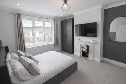 South Ward**Stunningly Presented**Two Double Bedrooms**Close to Beach & Town**, Image 7