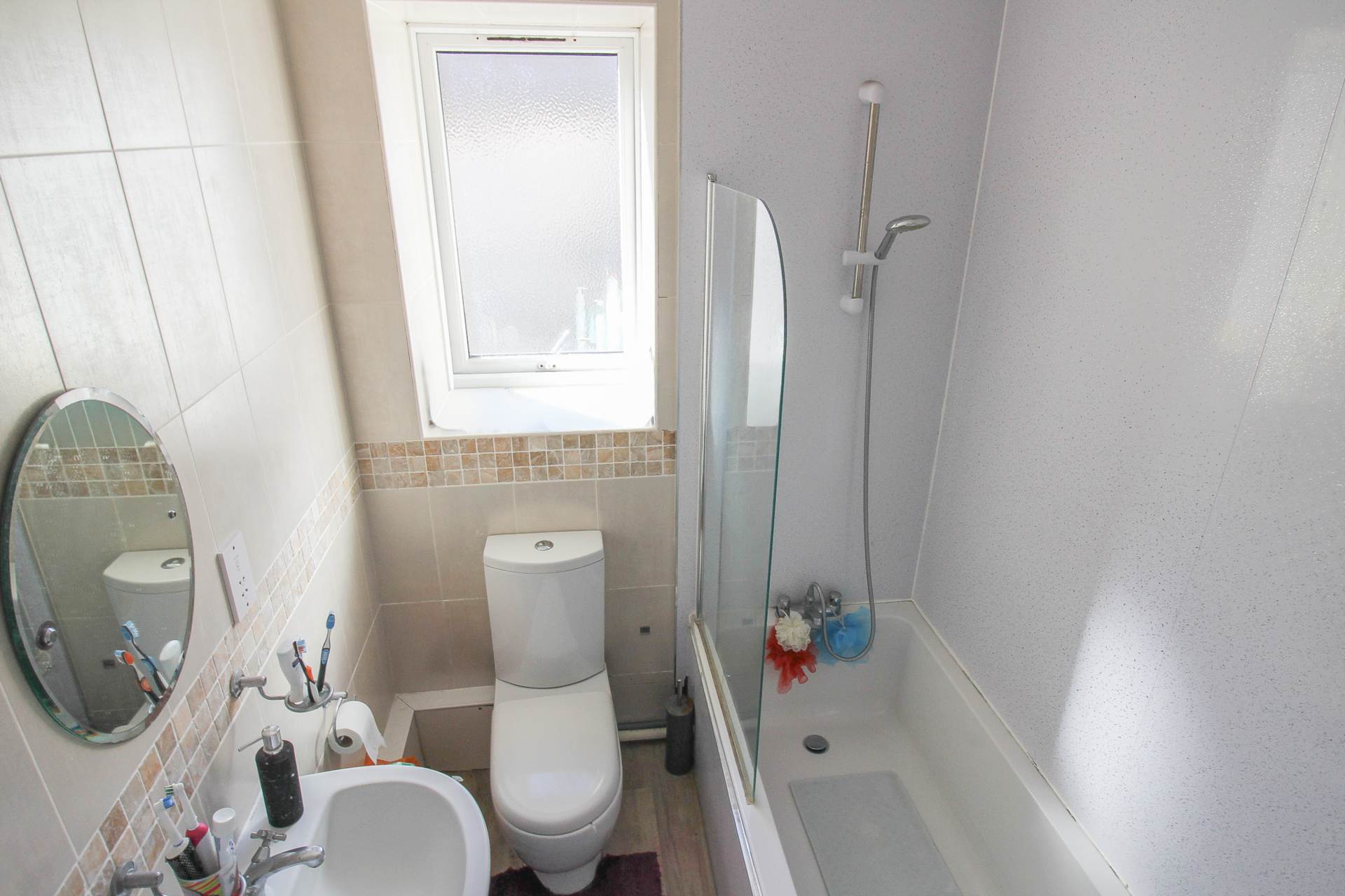 Centrally Located**Lift & Stair Access**3 Double Bedrooms**En Suite & Walk in Wardrobe**, Image 11