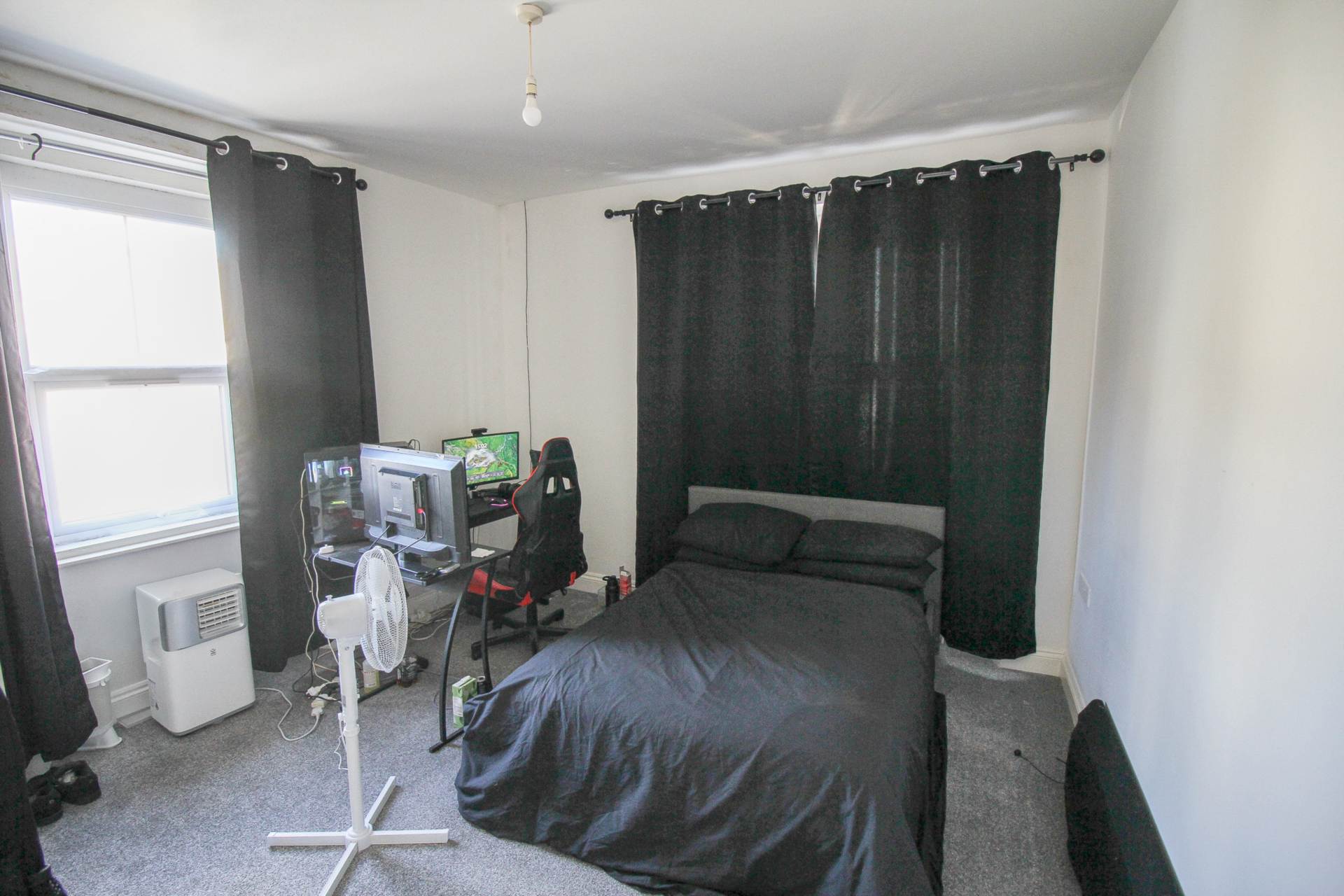 Centrally Located**Lift & Stair Access**3 Double Bedrooms**En Suite & Walk in Wardrobe**, Image 5