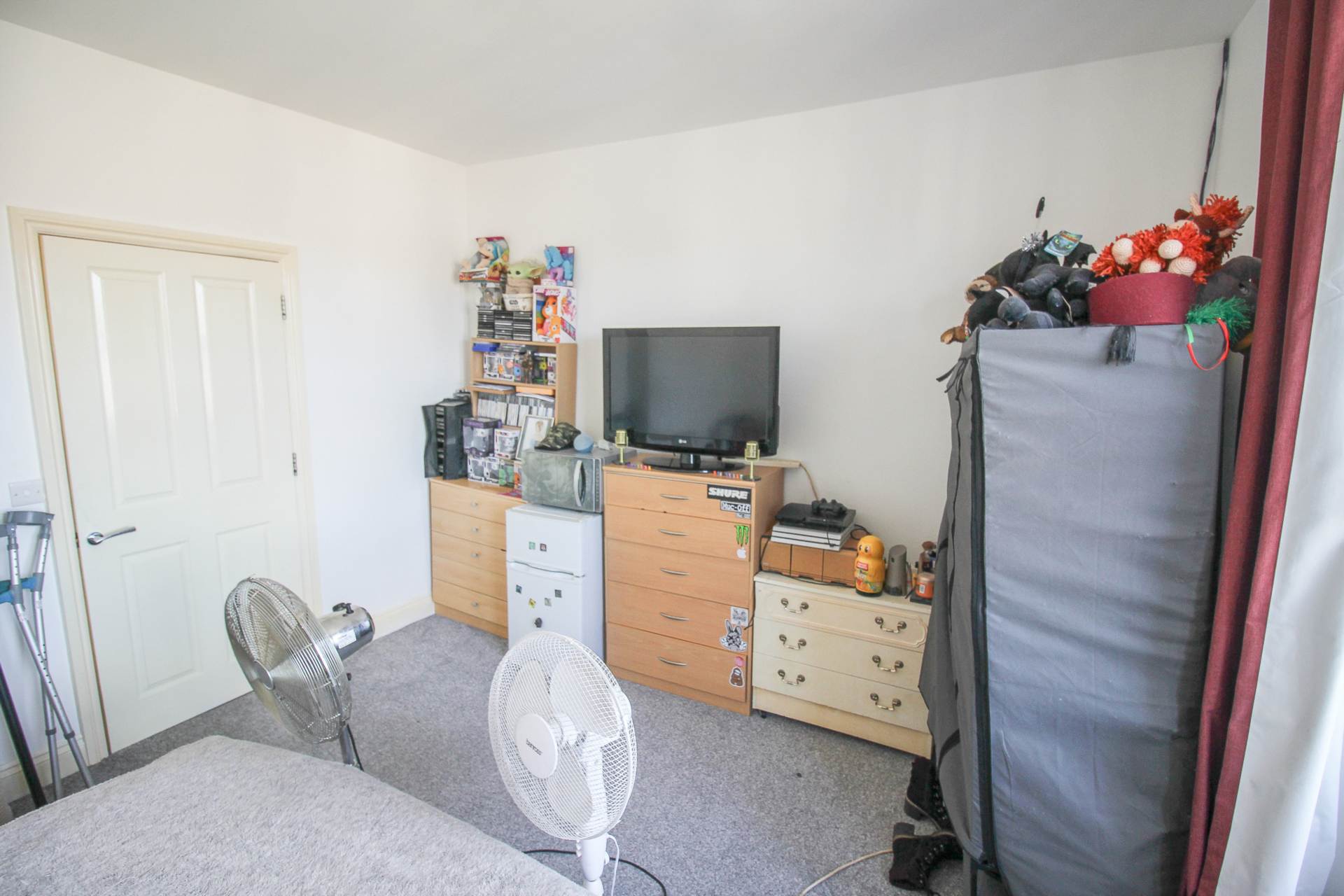 Centrally Located**Lift & Stair Access**3 Double Bedrooms**En Suite & Walk in Wardrobe**, Image 9
