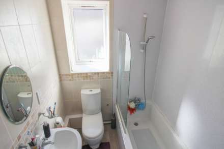 Centrally Located**Lift & Stair Access**3 Double Bedrooms**En Suite & Walk in Wardrobe**, Image 11