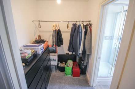 Centrally Located**Lift & Stair Access**3 Double Bedrooms**En Suite & Walk in Wardrobe**, Image 6