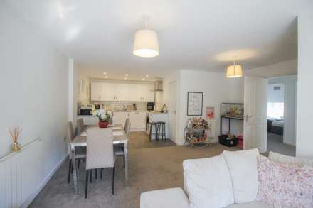 Weston-super-Mare**2 Double Bedrooms**Open Plan Living Area**, Image 4