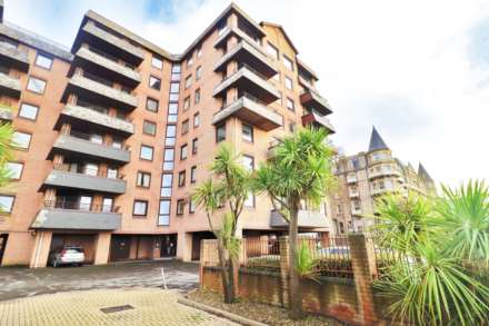 Carlton Mansions South - Beach Front Apartment, Image 1