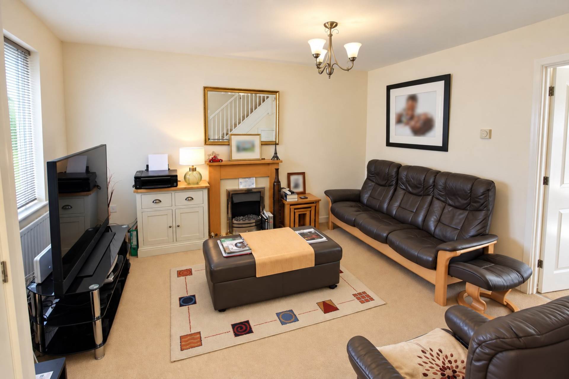 **Central Location**Two Double Bedrooms**Large Garden**Parking**, Image 4