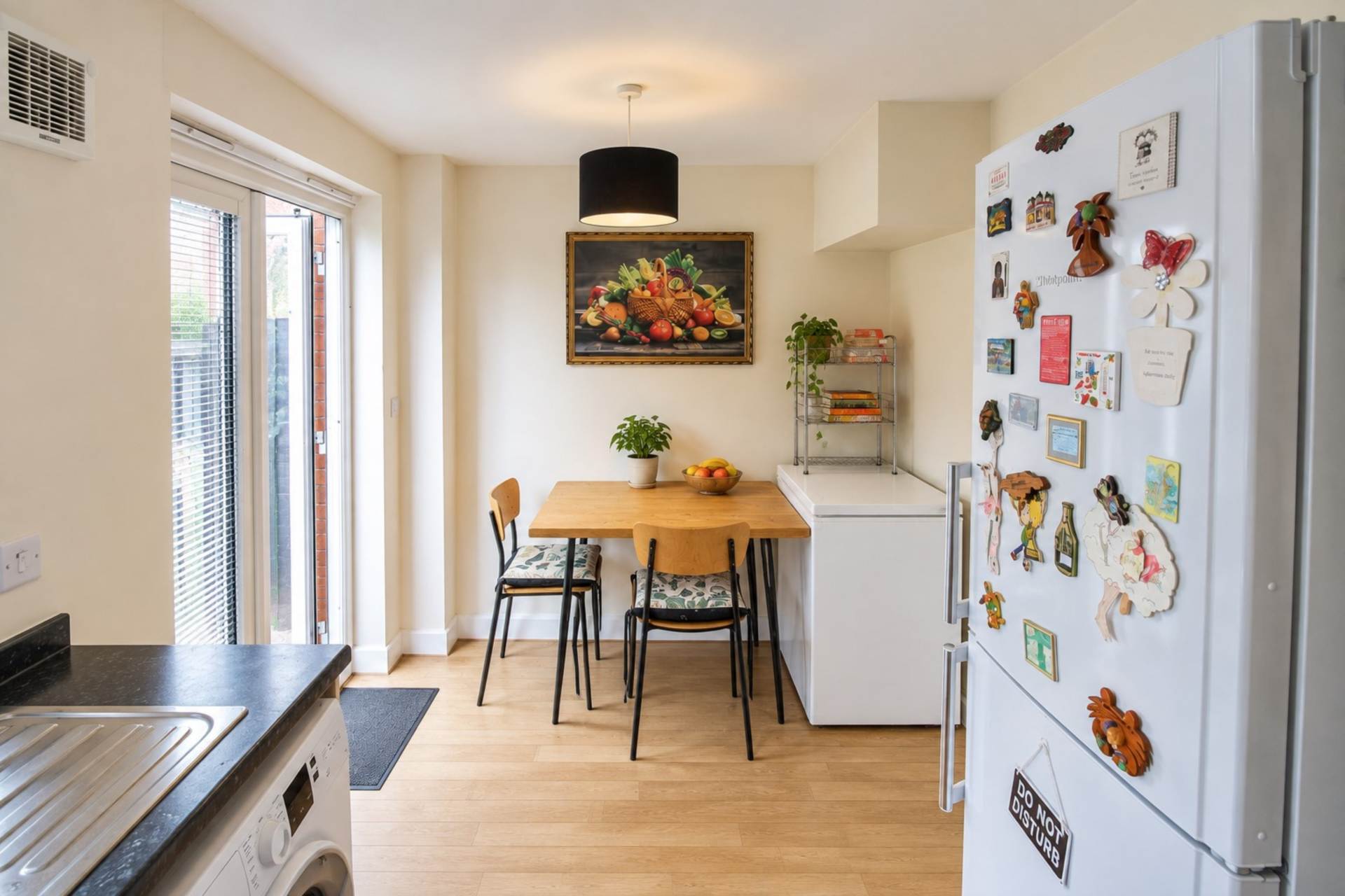 **Central Location**Two Double Bedrooms**Large Garden**Parking**, Image 5
