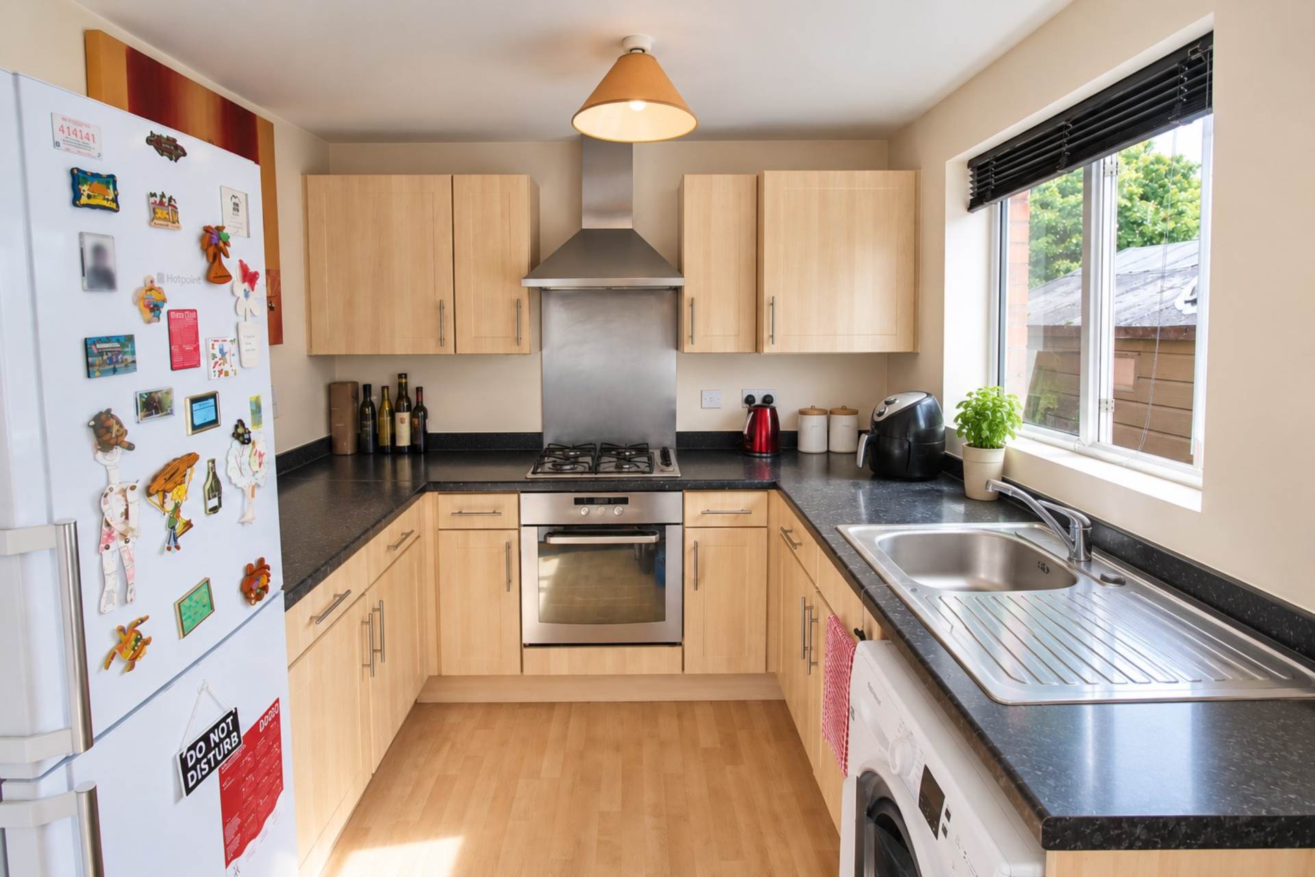 **Central Location**Two Double Bedrooms**Large Garden**Parking**, Image 6