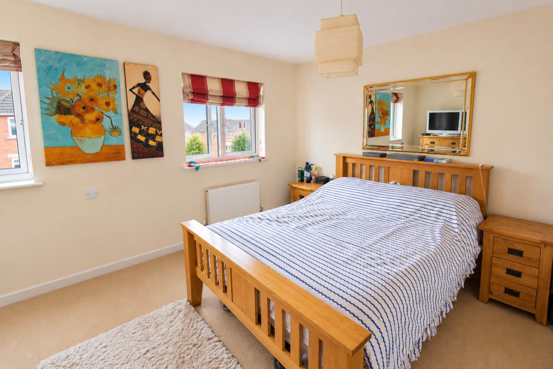 **Central Location**Two Double Bedrooms**Large Garden**Parking**, Image 7