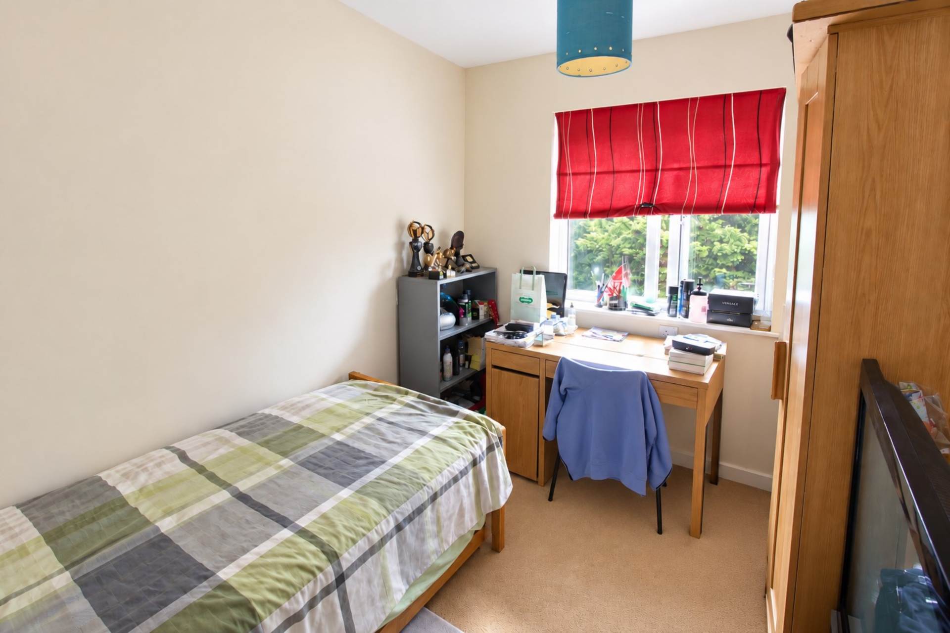 **Central Location**Two Double Bedrooms**Large Garden**Parking**, Image 9