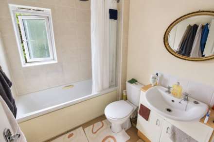 **Central Location**Two Double Bedrooms**Large Garden**Parking**, Image 10
