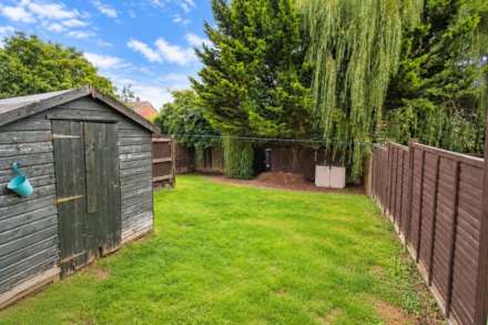 **Central Location**Two Double Bedrooms**Large Garden**Parking**, Image 2