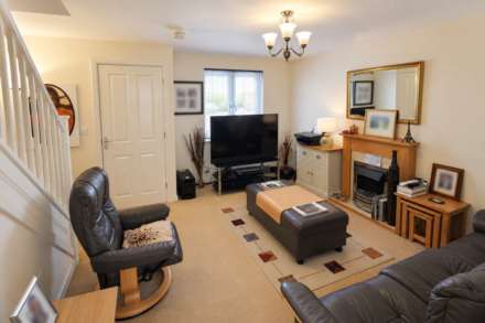 **Central Location**Two Double Bedrooms**Large Garden**Parking**, Image 3