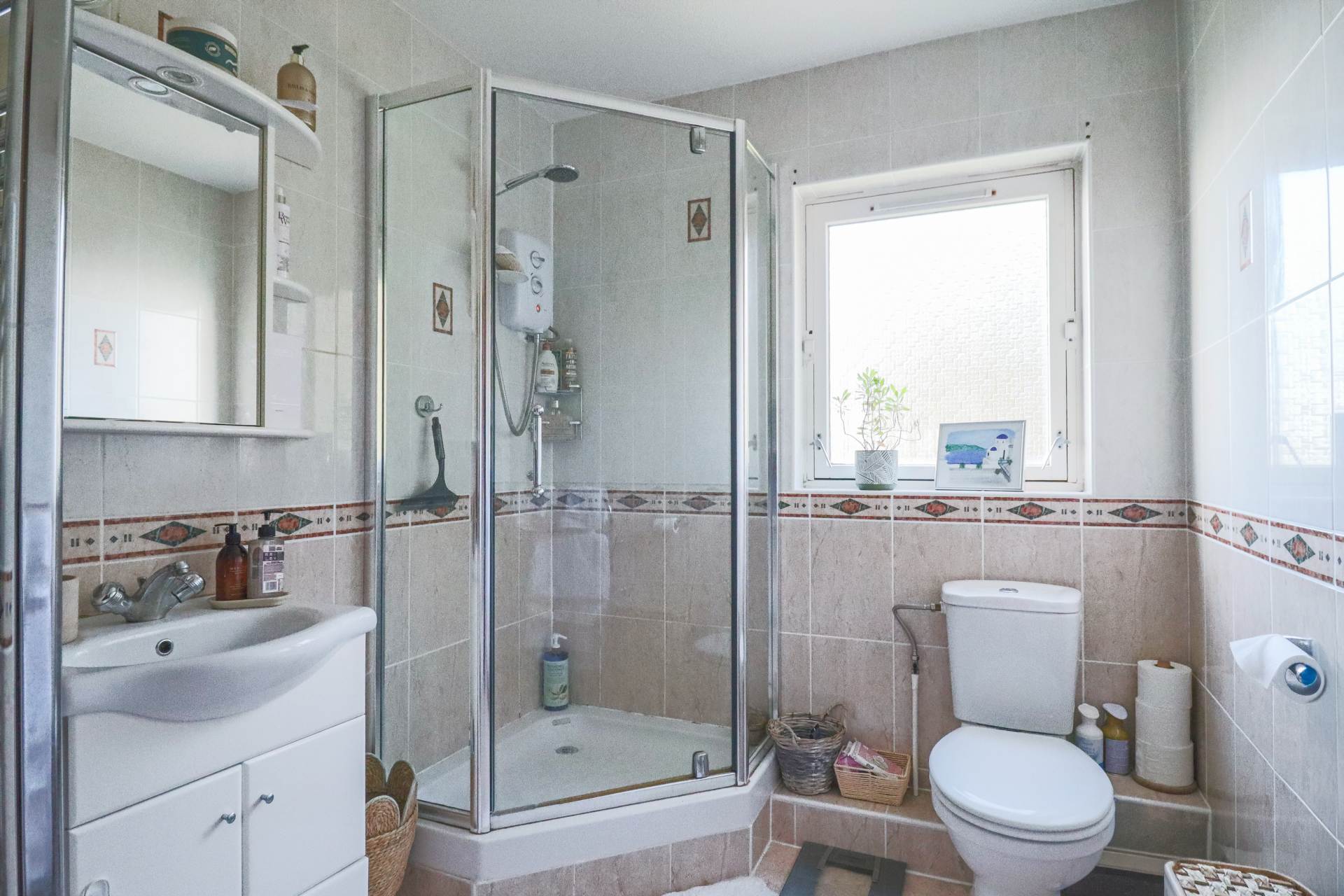 Hillside Flat - With Spectacular Views, Image 15