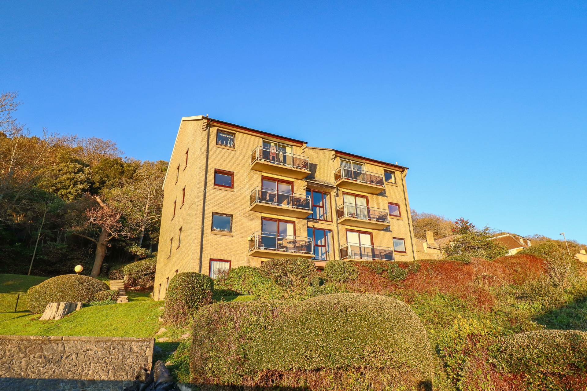 Hillside Flat - With Spectacular Views, Image 19