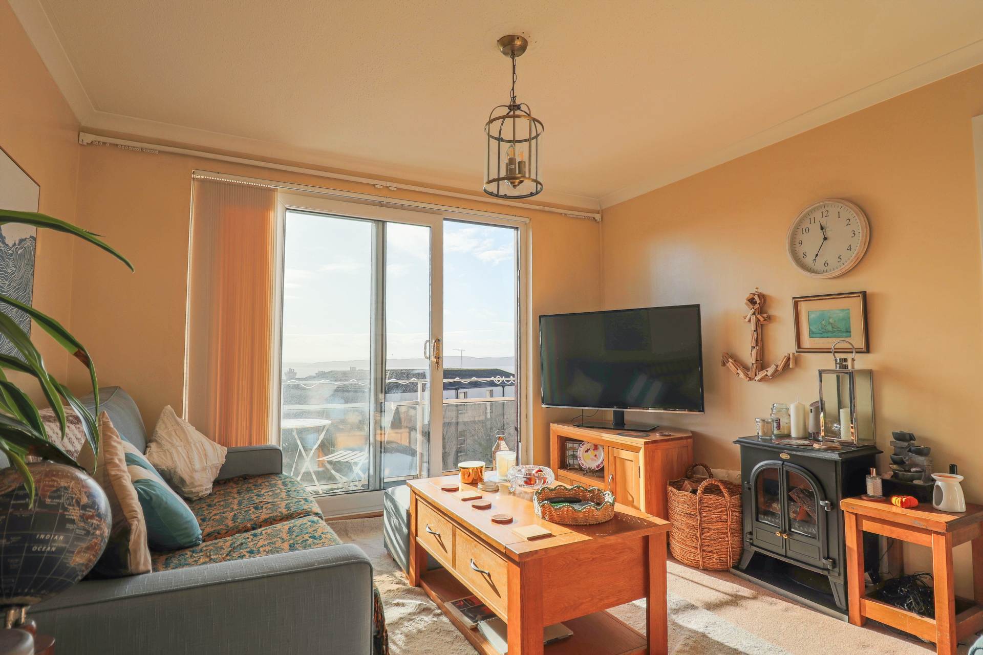 Hillside Flat - With Spectacular Views, Image 5