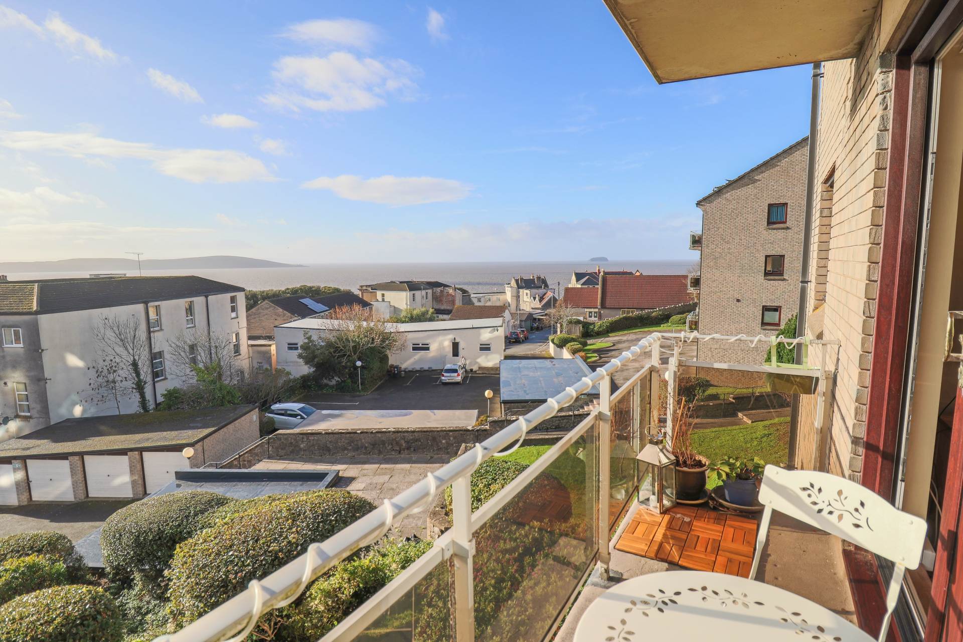 Hillside Flat - With Spectacular Views, Image 6
