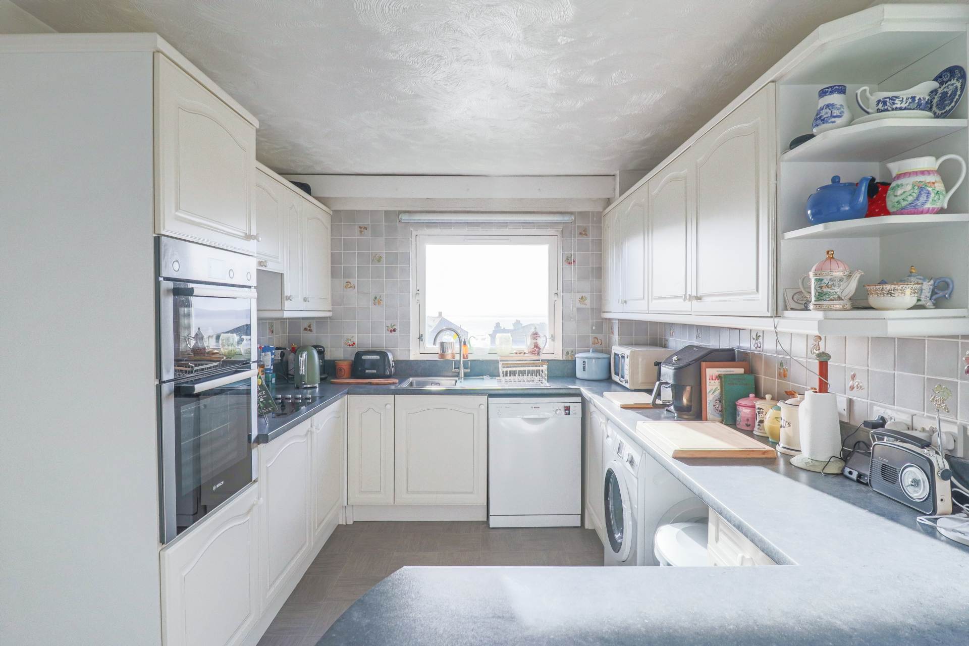 Hillside Flat - With Spectacular Views, Image 9