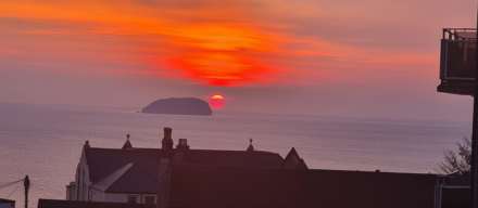 Hillside Flat - With Spectacular Views, Image 17