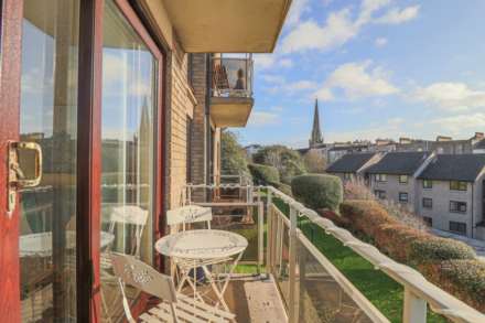 Hillside Flat - With Spectacular Views, Image 7