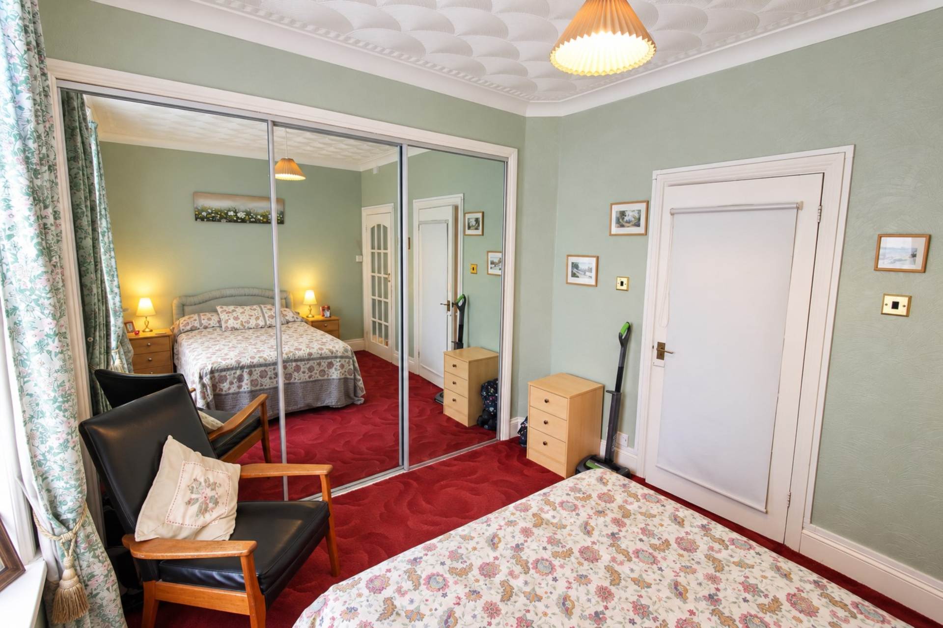 **Sea Front Location with Sea Views****Ground Floor with Garden & Parking**3 Bedrooms**3 Bathrooms**, Image 10