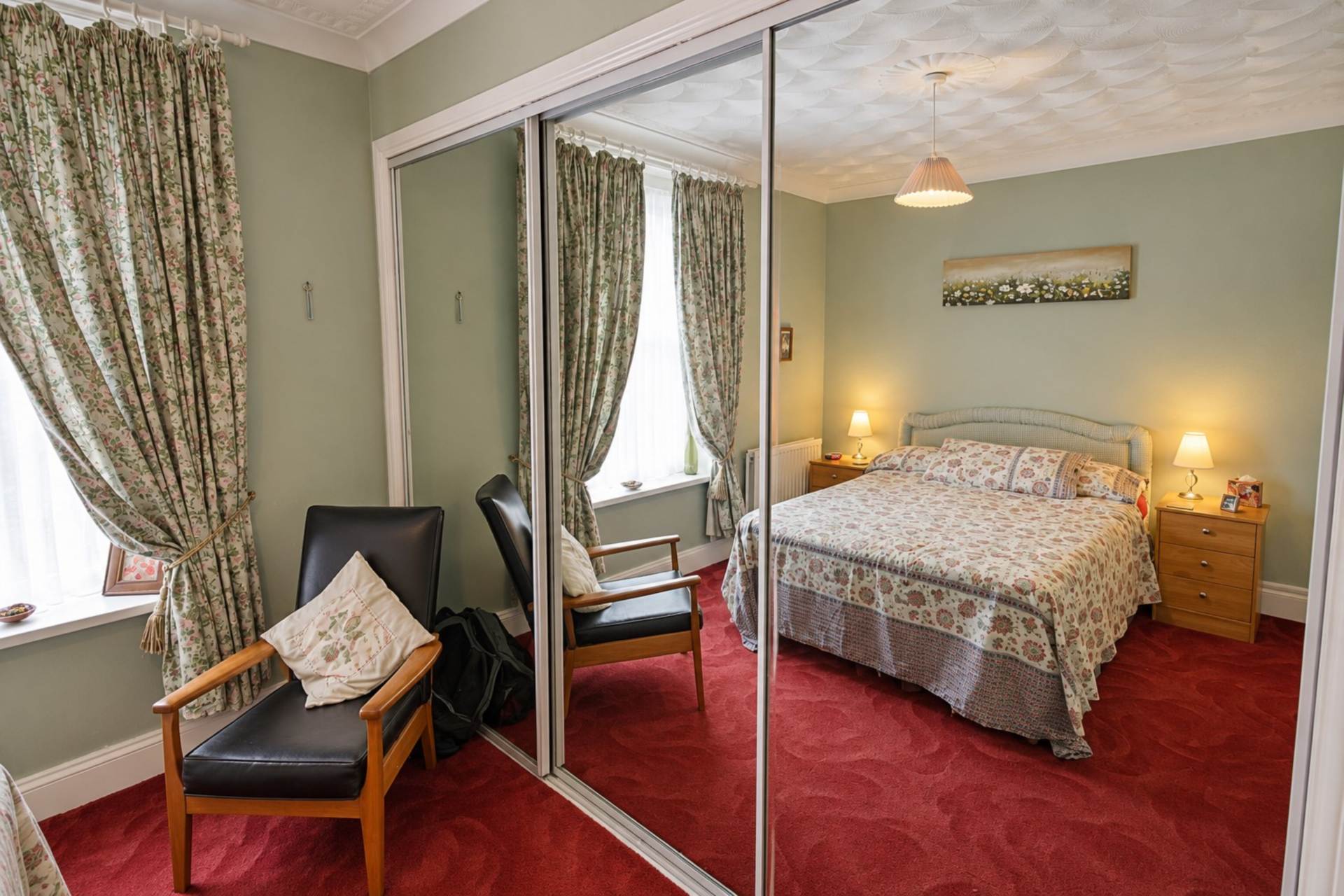 **Sea Front Location with Sea Views****Ground Floor with Garden & Parking**3 Bedrooms**3 Bathrooms**, Image 11