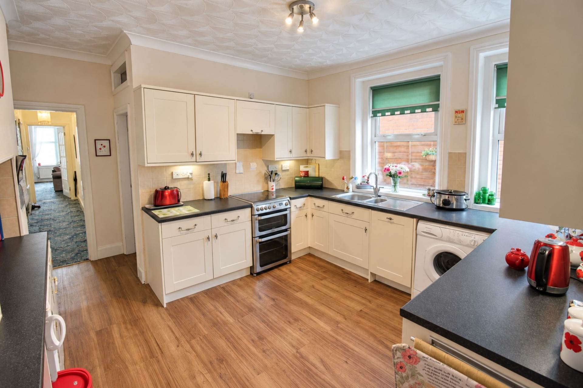 **Sea Front Location with Sea Views****Ground Floor with Garden & Parking**3 Bedrooms**3 Bathrooms**, Image 7