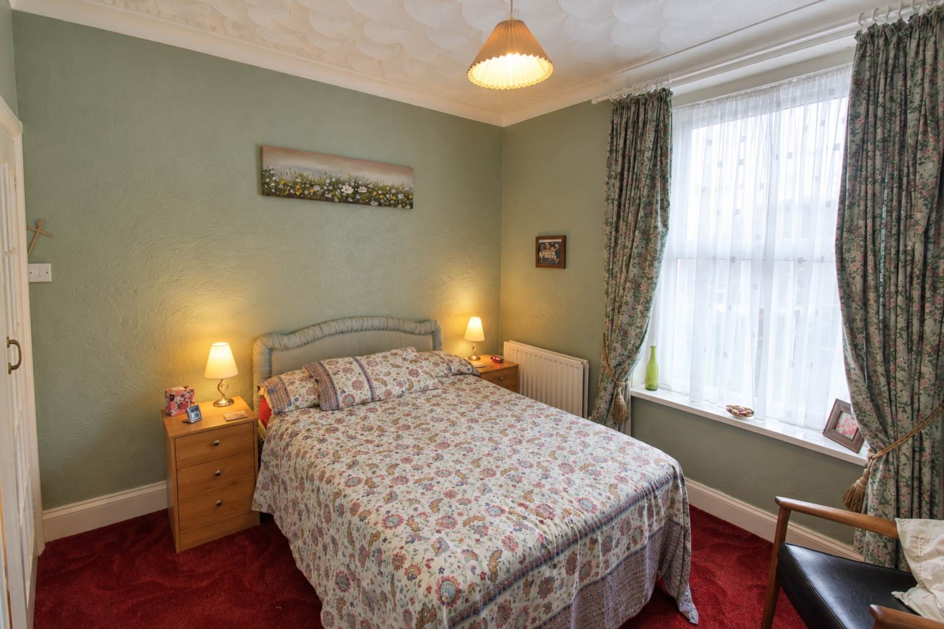 **Sea Front Location with Sea Views****Ground Floor with Garden & Parking**3 Bedrooms**3 Bathrooms**, Image 9