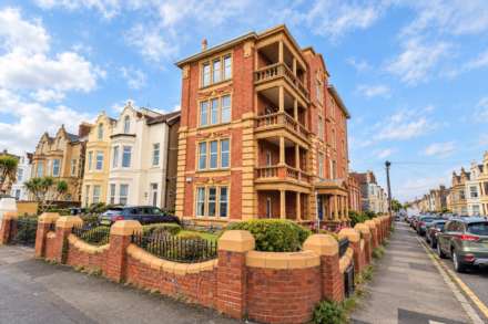 **Sea Front Location with Sea Views****Ground Floor with Garden & Parking**3 Bedrooms**3 Bathrooms**, Image 1