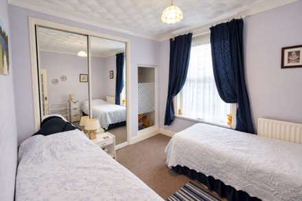 **Sea Front Location with Sea Views****Ground Floor with Garden & Parking**3 Bedrooms**3 Bathrooms**, Image 13