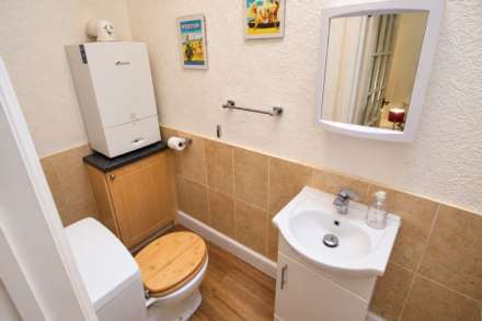 **Sea Front Location with Sea Views****Ground Floor with Garden & Parking**3 Bedrooms**3 Bathrooms**, Image 15