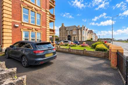 **Sea Front Location with Sea Views****Ground Floor with Garden & Parking**3 Bedrooms**3 Bathrooms**, Image 17