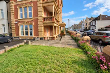 **Sea Front Location with Sea Views****Ground Floor with Garden & Parking**3 Bedrooms**3 Bathrooms**, Image 18