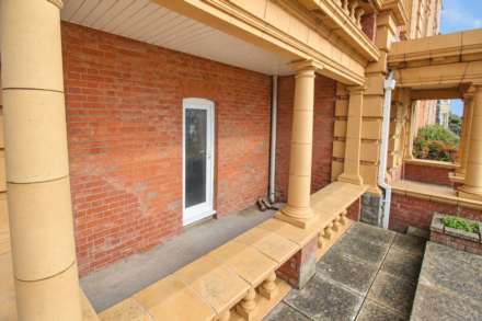 **Sea Front Location with Sea Views****Ground Floor with Garden & Parking**3 Bedrooms**3 Bathrooms**, Image 19
