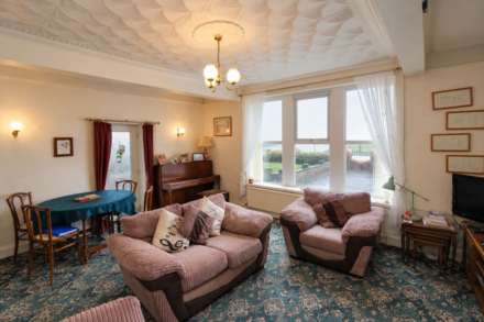 **Sea Front Location with Sea Views****Ground Floor with Garden & Parking**3 Bedrooms**3 Bathrooms**, Image 4